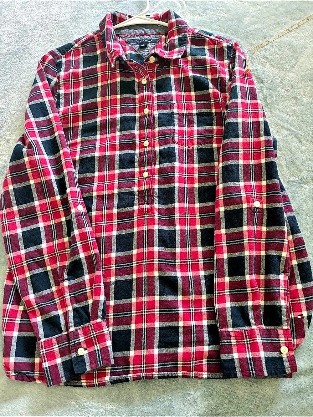 Tommy Hilfiger Plaid Button Down in Red & Black Large Like New